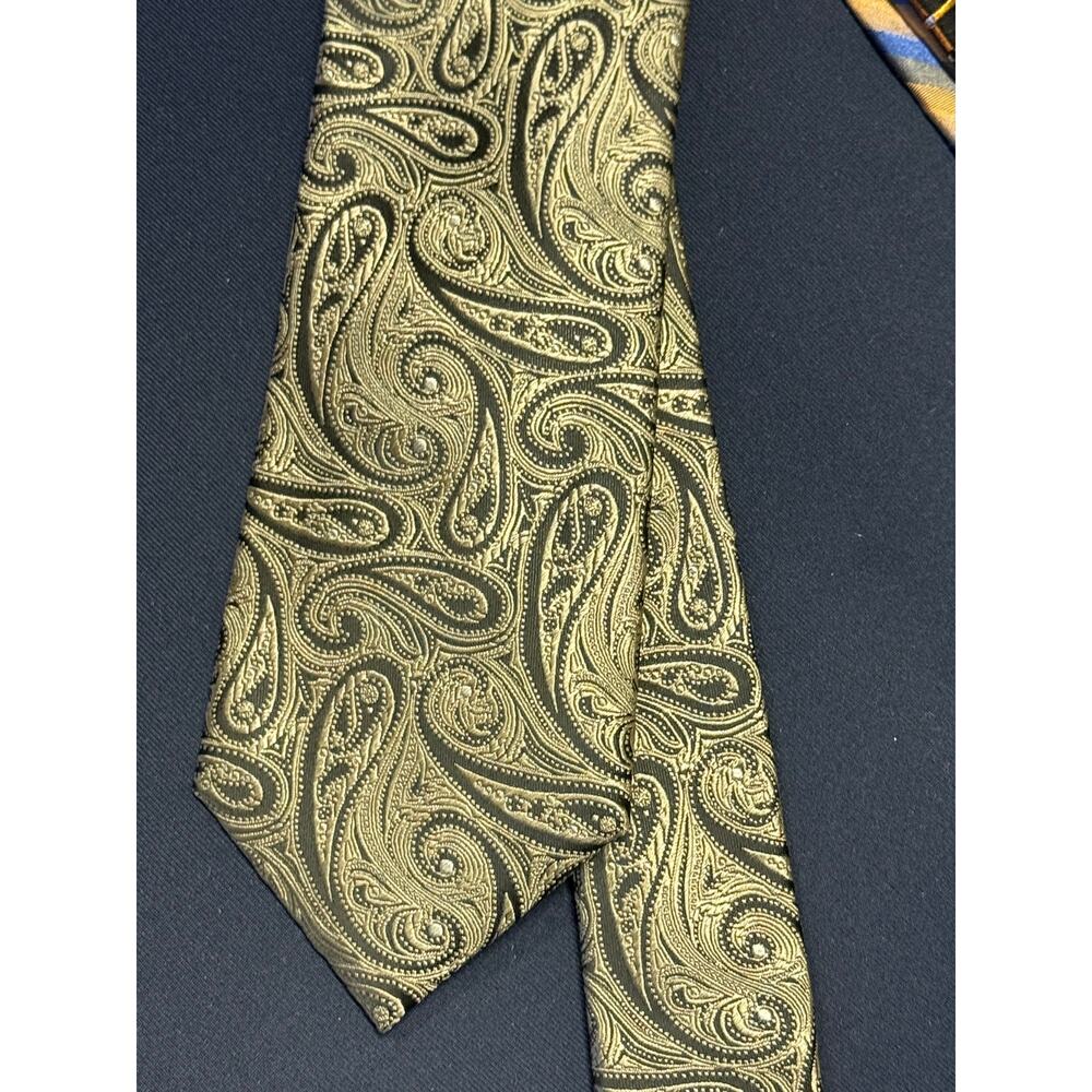 Chaps NWT Black & Gold Boeing Paisley Tie